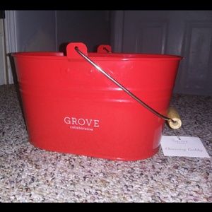 Grove Calaboritive cleaning cady